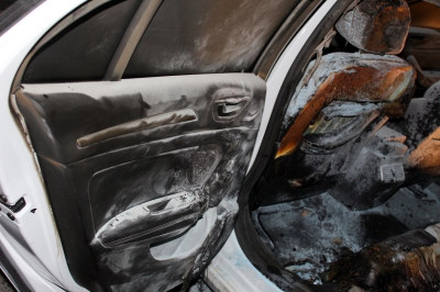 Požar je uničil notranjost vozila