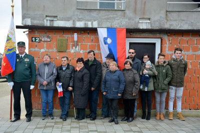 Odkritje spominske plošče v Lastomercih