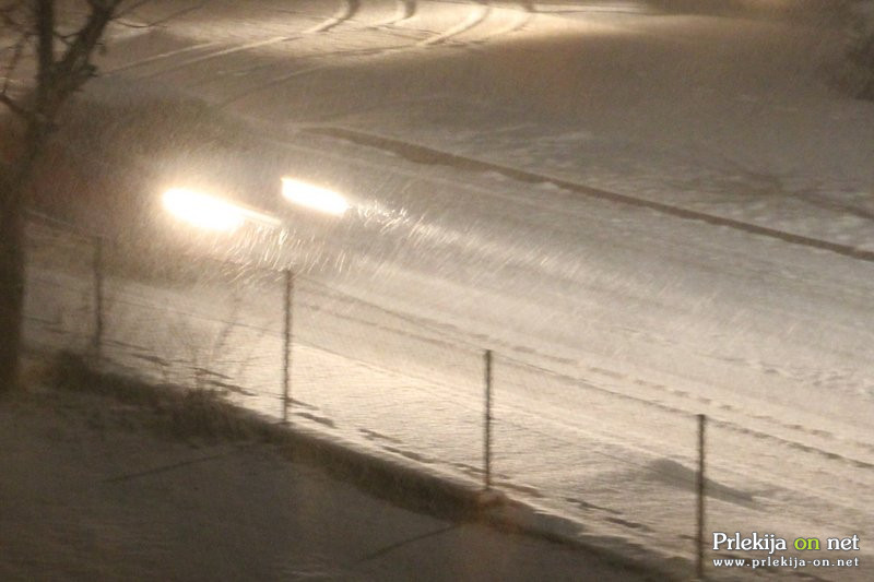 Ponekod se bo sneg mešal z dežjem, zato bo ob nizkih temperaturah možna tudi poledica Ponekod se bo sneg mešal z dežjem, zato bo ob nizkih temperaturah možna tudi poledica