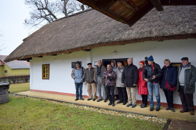 Zbrani pred Kovačevo domačijo