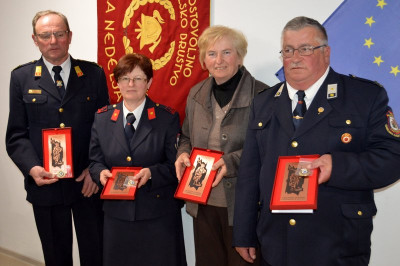 Plaketo gasilskega veterana so prejeli Marta in Stanislav Filipič, Anica Kocbek in Vladimir Bolkovič