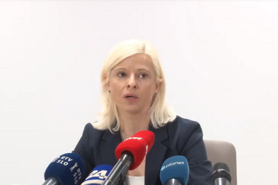 Predlagane spremembe je predstavila ministrica mag. Ksenija Klampfer