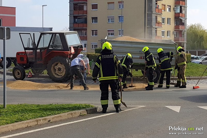 Razsuta pšenica v krožišču