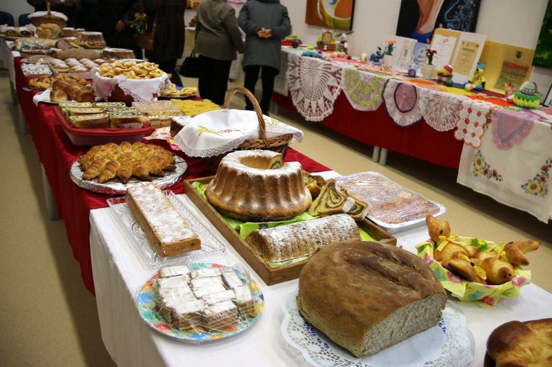 Razstava velikonočnih dobrot in ročnih del v Apačah