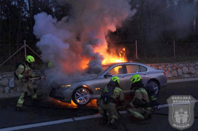 Goreči BMW 740, foto: GB Maribor