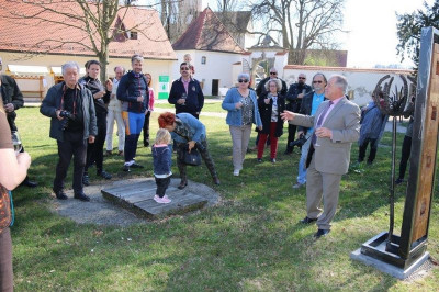 Odprtje razstava Prikovani grajski duhovi, kiparja Leopolda Methansa v gradu Negova je pritegnil lepo pozornost