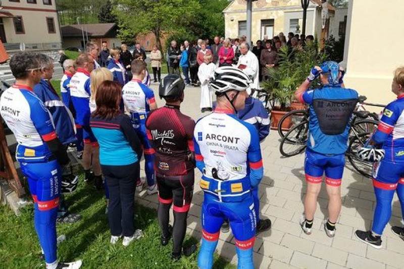 Blagoslov koles v Trnovski vasi