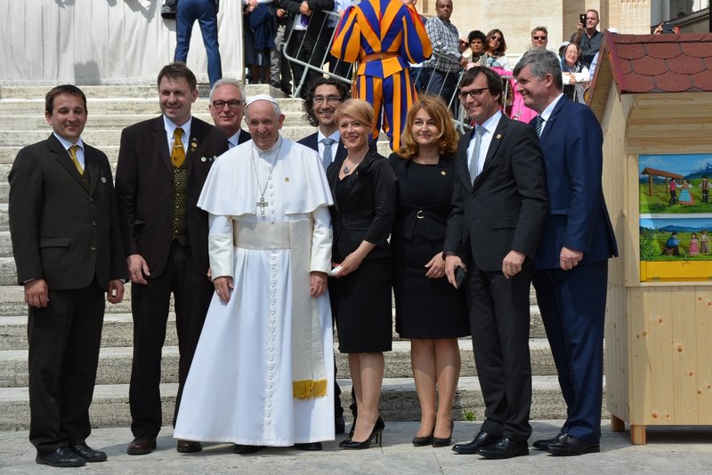 Slovenski čebelnjak za papeža, foto: mkgp.gov.si