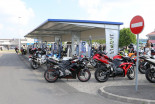 Motoristi pri Car wash caffe-ju