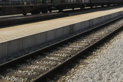 Oseba je grozila s samomorom na železniškem postajališču