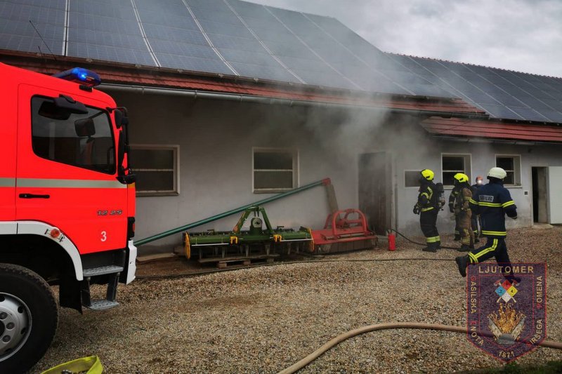 Zagorelo v gospodarskem poslopju, gasilci rešili 20 manjših prašičev