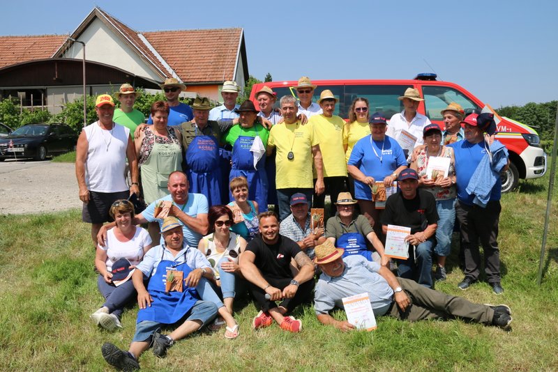 Ročna košnja v Oseku pri Sv. Trojici