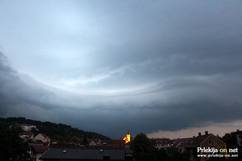 Možne so močnejše nevihte z nalivi, sunki vetra in točo