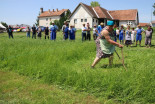 Ročna košnja v Oseku pri Sv. Trojici