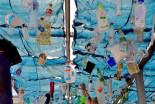 Umetniška instalacija iz odpadne plastike
