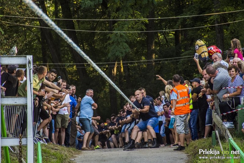 Vlečenje vrvi med Prleki in Prekmurci