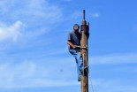 Postavljanje klopotca pri Filipičevih v Precetincih