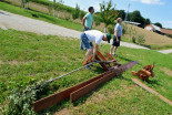 Postavljanje klopotca pri Filipičevih v Precetincih