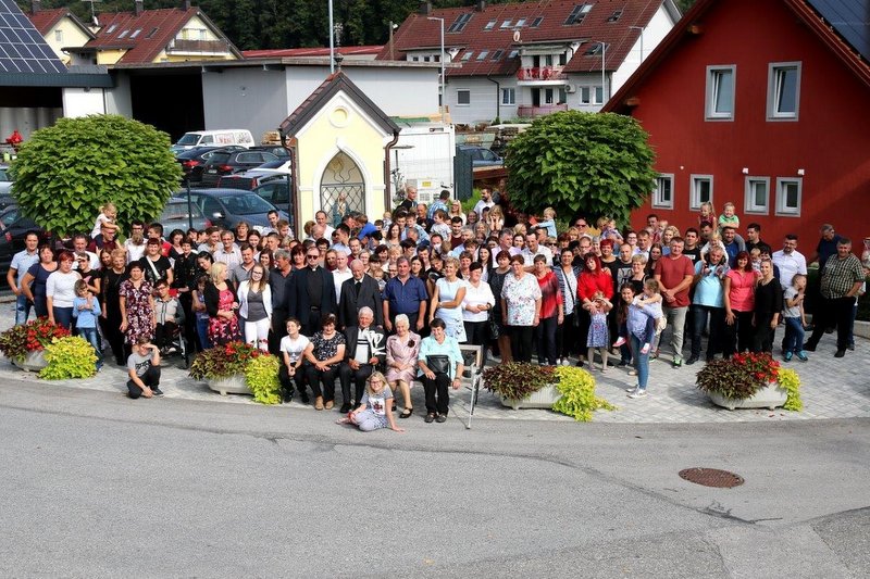 Prijetno in veselo je bilo prvo srečanje potomcev Terezije in Rudolfa Koler v Benediktu