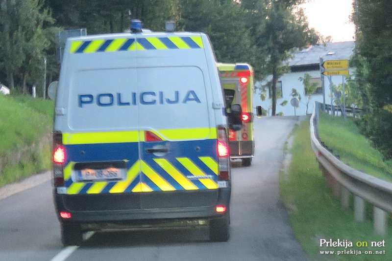 Posredovali so policisti in reševalci