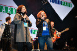 Simona Mandl na odru z moderatorko Polono Požgan