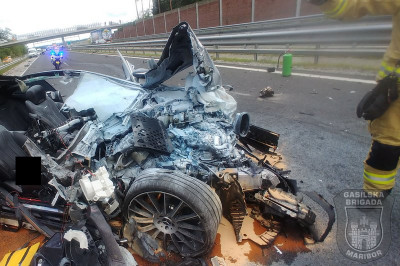 Posledice ponedeljkove prometne nesreče so bile grozljive, foto: Gasilska brigada Maribor
