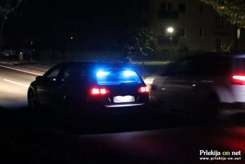 Na znake policistov se nista ozirala