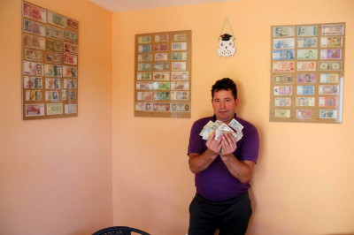 Zbiratelj starega denarja svojo zbirko rad pokaže, foto: Ludvik Kramberger