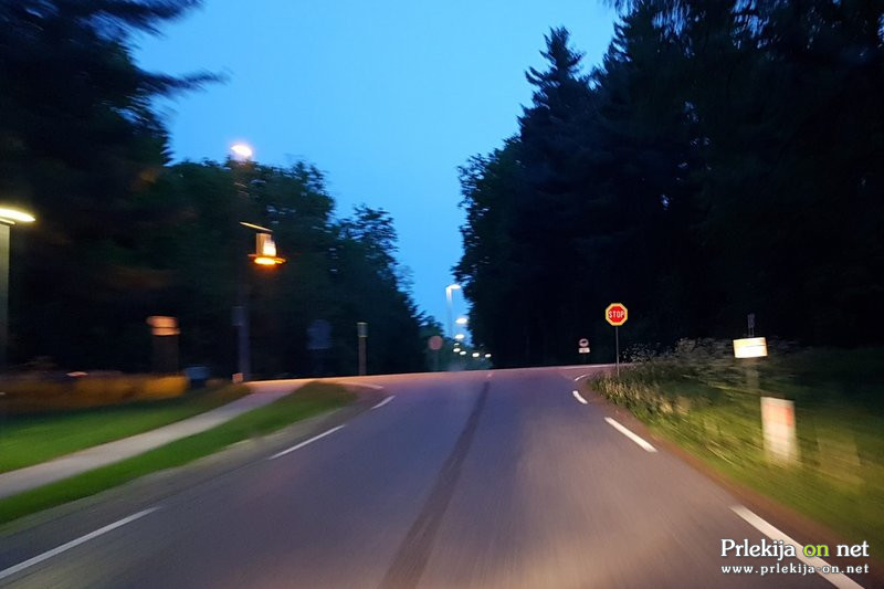 Na cesti Ptuj-Slovenska Bistrica, odcep za Kidričevo, sta trčili osebni vozili