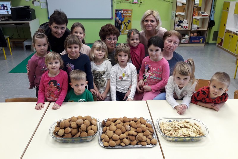 Peka medenjakov v vrtcu Mala Nedelja