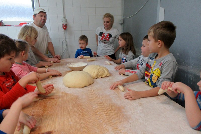 Peka miklavžev v Pekarni Hojs