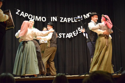 Zapojmo in zaplešimo mlajši in starejši