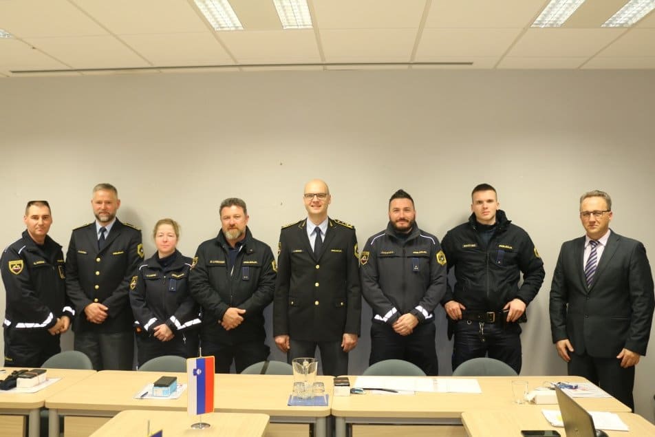 Slovenski policisti, ki se odpravljajo v Makedonijo, foto: Policija