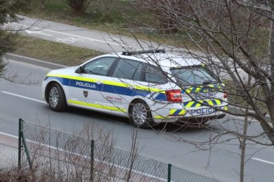 Izven naselja Razkrižje so ljutomerski policisti prijeli štiri tujce