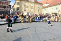 Povorka tradicionalnih pustnih likov in mask