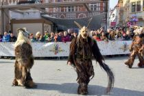 Povorka tradicionalnih pustnih likov in mask