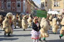Povorka tradicionalnih pustnih likov in mask
