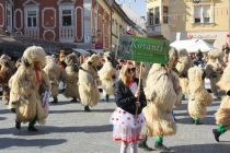 Povorka tradicionalnih pustnih likov in mask