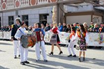 Povorka tradicionalnih pustnih likov in mask