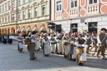 Povorka tradicionalnih pustnih likov in mask