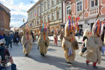 Povorka tradicionalnih pustnih likov in mask