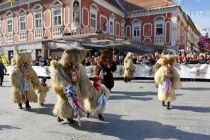 Povorka tradicionalnih pustnih likov in mask