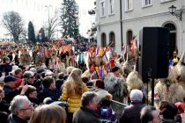 Povorka tradicionalnih pustnih likov in mask