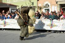 Povorka tradicionalnih pustnih likov in mask