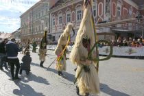 Povorka tradicionalnih pustnih likov in mask