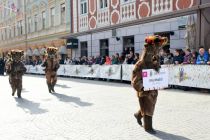 Povorka tradicionalnih pustnih likov in mask