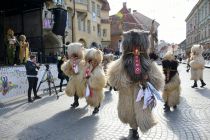 Povorka tradicionalnih pustnih likov in mask