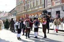 Povorka tradicionalnih pustnih likov in mask