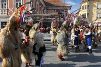 Povorka tradicionalnih pustnih likov in mask