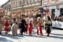 Povorka tradicionalnih pustnih likov in mask